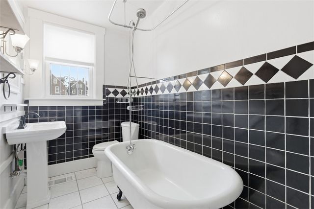 123 5th Ave, Rankin, PA 15104