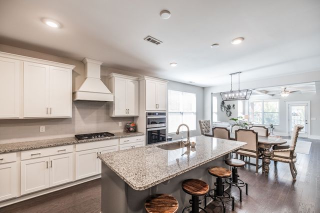 1035 Nave Ct, Nashville, TN 37214
