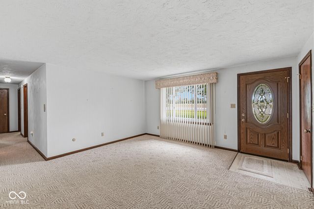 6097 N 100 Road W, Alexandria, IN 46001