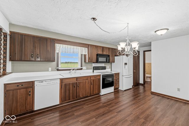 6097 N 100 Road W, Alexandria, IN 46001