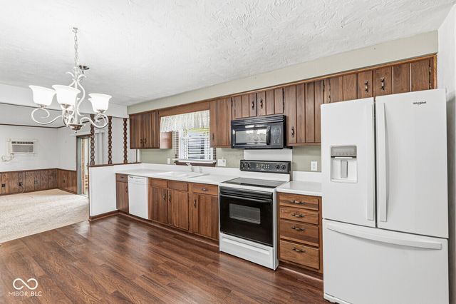 6097 N 100 Road W, Alexandria, IN 46001