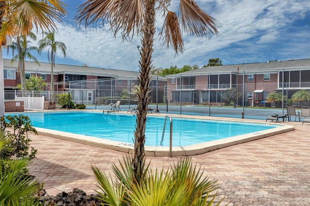 8345 13TH STREET N B, St Petersburg, FL 33702