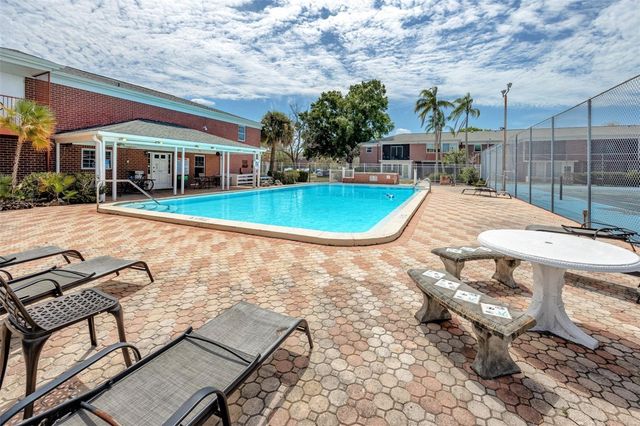 8345 13TH STREET N B, St Petersburg, FL 33702