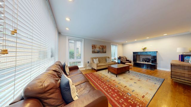 2908 W Gregory Street, Chicago, IL 60625