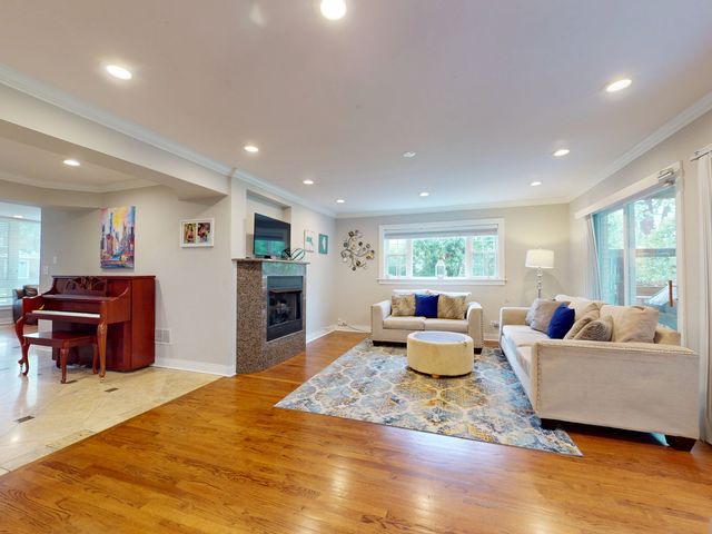 2908 W Gregory Street, Chicago, IL 60625
