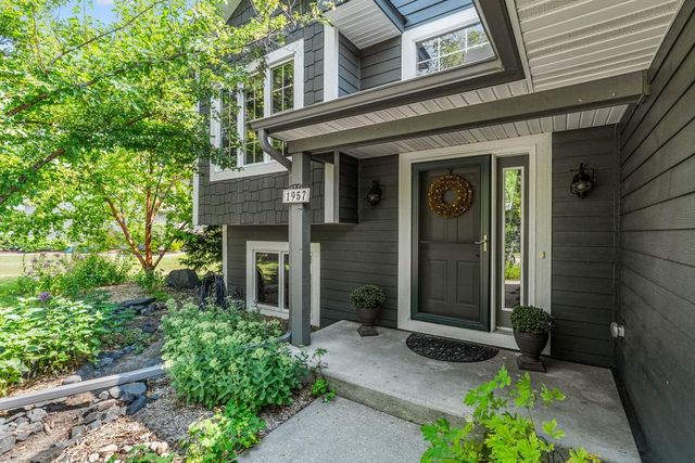 1957 Park Ridge Drive, Chaska, MN 55318
