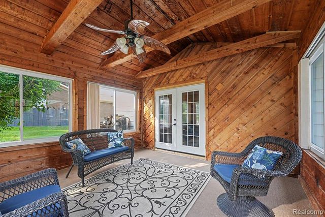 9490 Steephollow Drive, White Lake, MI 48386