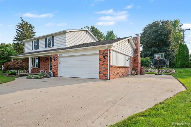 9490 Steephollow Drive, White Lake, MI 48386