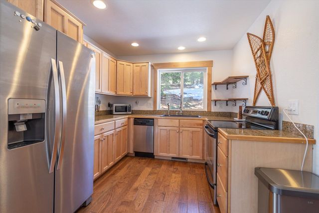 50638 Hemlock Court, Soda Springs, CA 95728