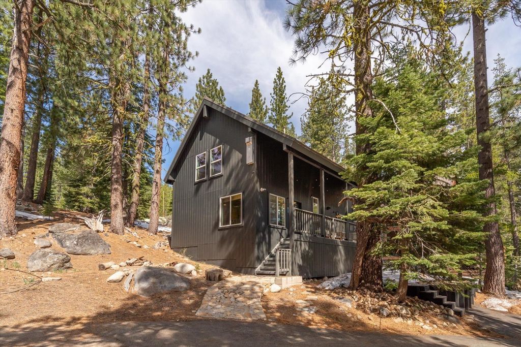 50638 Hemlock Court, Soda Springs, CA 95728