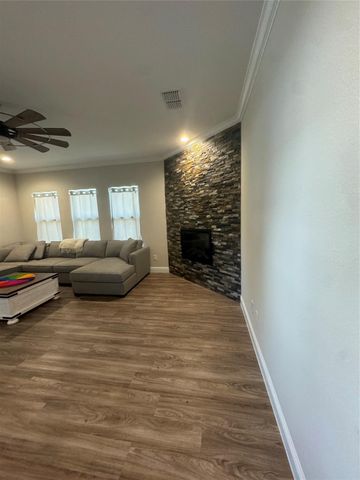 100 Shoshone Cove, Gainesville, TX 76240