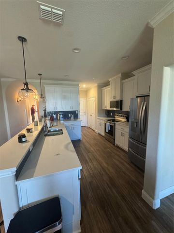 100 Shoshone Cove, Gainesville, TX 76240