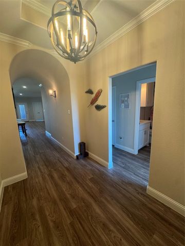 100 Shoshone Cove, Gainesville, TX 76240