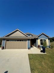 100 Shoshone Cove, Gainesville, TX 76240