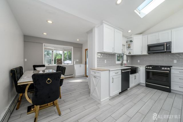 35 Gaywood Avenue, Colonia, NJ 07067