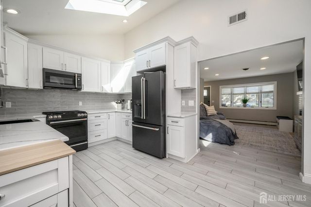 35 Gaywood Avenue, Colonia, NJ 07067