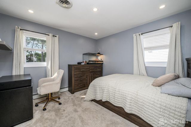 35 Gaywood Avenue, Colonia, NJ 07067
