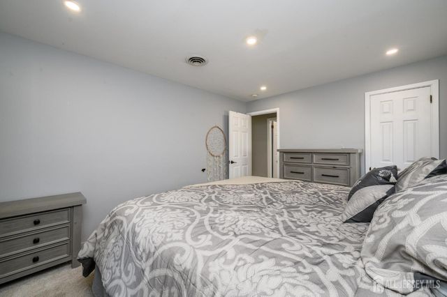 35 Gaywood Avenue, Colonia, NJ 07067