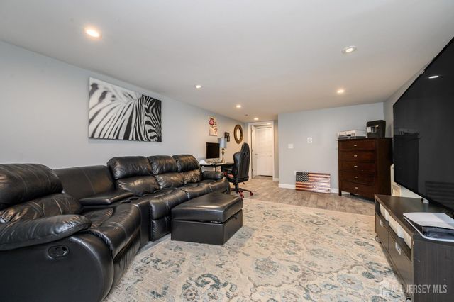 35 Gaywood Avenue, Colonia, NJ 07067