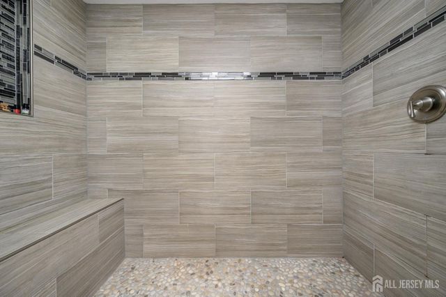 35 Gaywood Avenue, Colonia, NJ 07067