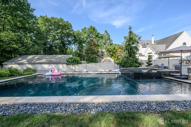 35 Gaywood Avenue, Colonia, NJ 07067