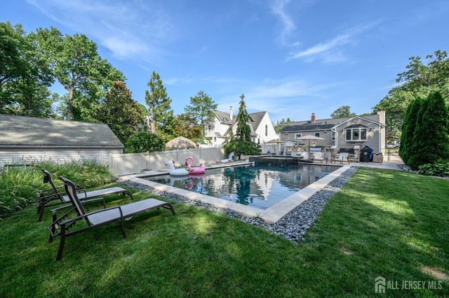 35 Gaywood Avenue, Colonia, NJ 07067
