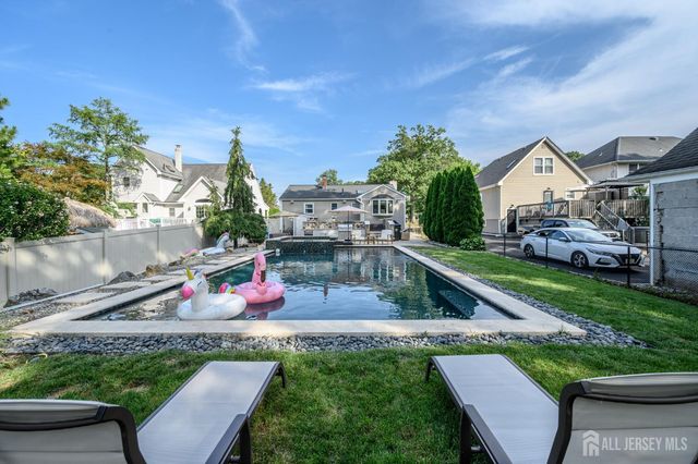 35 Gaywood Avenue, Colonia, NJ 07067