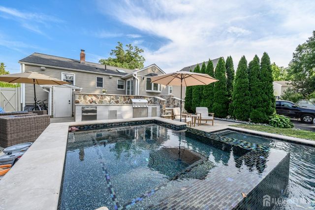 35 Gaywood Avenue, Colonia, NJ 07067