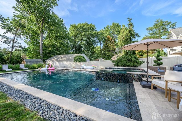 35 Gaywood Avenue, Colonia, NJ 07067