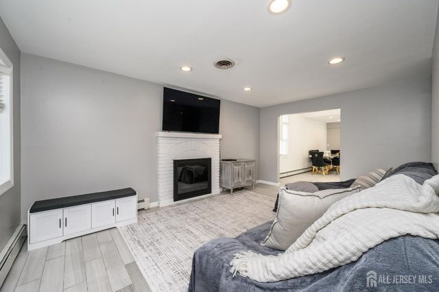 35 Gaywood Avenue, Colonia, NJ 07067