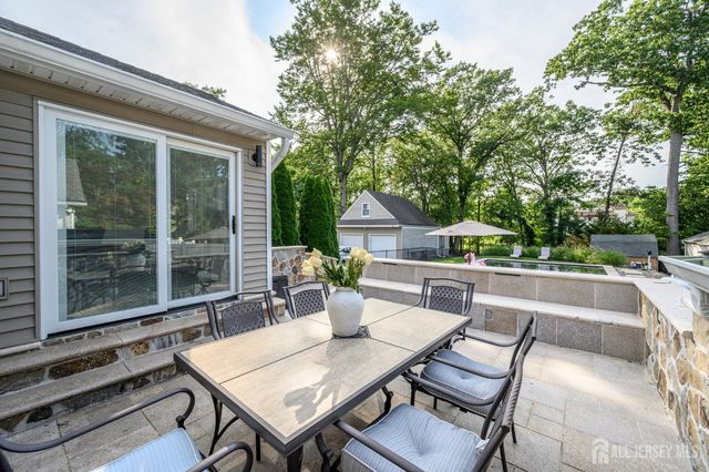 35 Gaywood Avenue, Colonia, NJ 07067