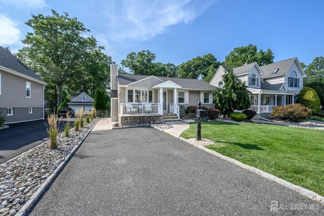 35 Gaywood Avenue, Colonia, NJ 07067