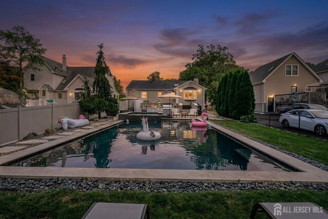 35 Gaywood Avenue, Colonia, NJ 07067