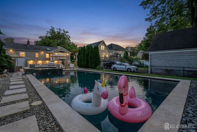 35 Gaywood Avenue, Colonia, NJ 07067