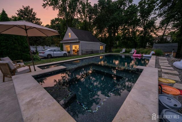 35 Gaywood Avenue, Colonia, NJ 07067
