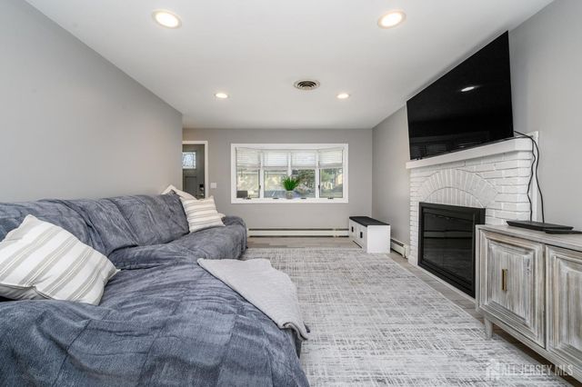 35 Gaywood Avenue, Colonia, NJ 07067