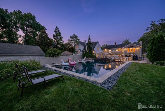 35 Gaywood Avenue, Colonia, NJ 07067