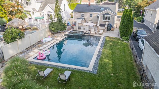 35 Gaywood Avenue, Colonia, NJ 07067
