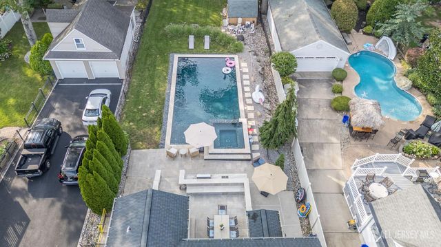 35 Gaywood Avenue, Colonia, NJ 07067