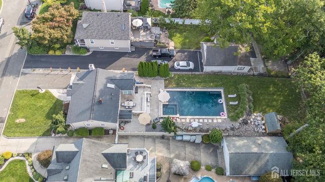 35 Gaywood Avenue, Colonia, NJ 07067