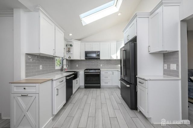 35 Gaywood Avenue, Colonia, NJ 07067