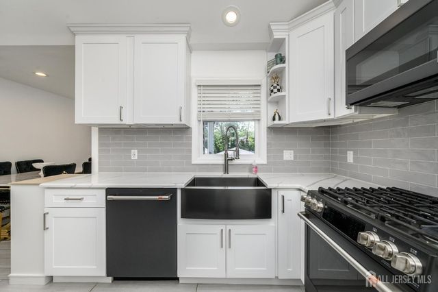 35 Gaywood Avenue, Colonia, NJ 07067