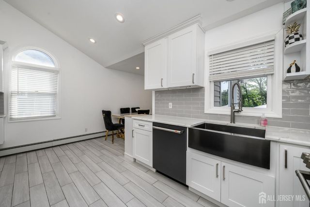 35 Gaywood Avenue, Colonia, NJ 07067