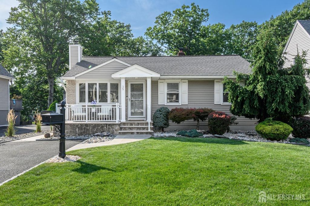 35 Gaywood Avenue, Colonia, NJ 07067