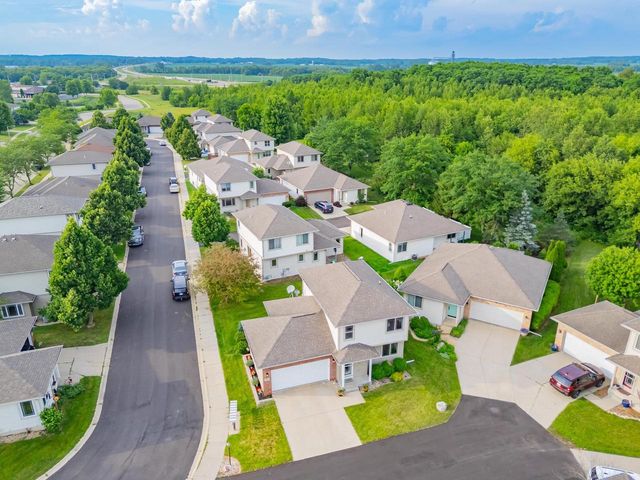 550 Lexington Drive, Oregon, WI 53575