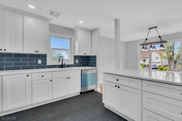 26 Laurie Rd, Roxbury Twp., NJ 07850