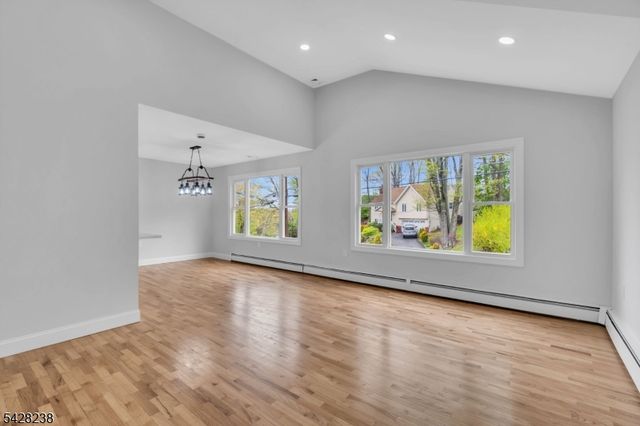 26 Laurie Rd, Roxbury Twp., NJ 07850