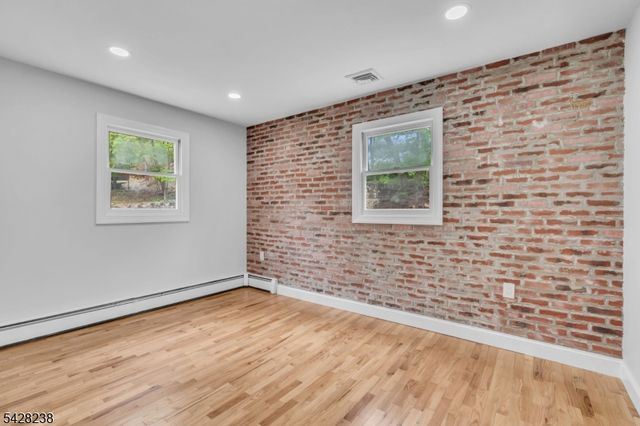26 Laurie Rd, Roxbury Twp., NJ 07850
