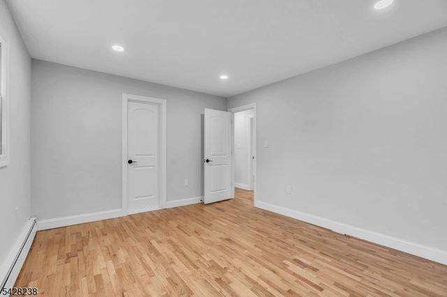 26 Laurie Rd, Roxbury Twp., NJ 07850