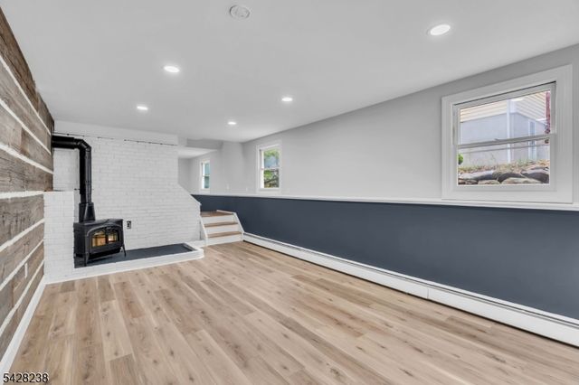 26 Laurie Rd, Roxbury Twp., NJ 07850